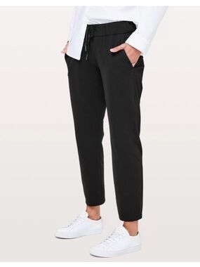 Lululemon On The Fly Pant in Black size 4 Black Jogger Relaxed Mid rise